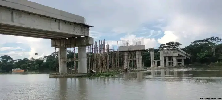 বরিশাল রঙমাটিয়া নদীর উপর ‘গোমা সেতু’র কাজ দ্রুতগতিতে এগিয়ে চলছে